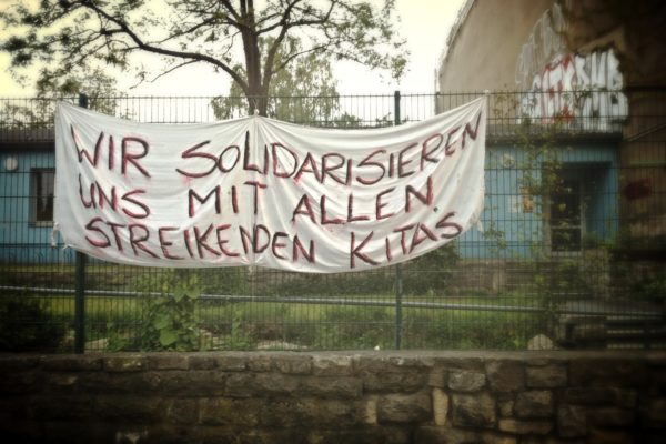 Die Berliner Kita am Hirschhof im Prenzlauer Berg ist mit den Kollegen im Land solidarisch! 