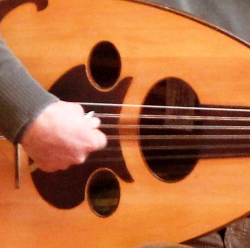 Warum muss man hoch singen, wenn man mit Kindern singt?