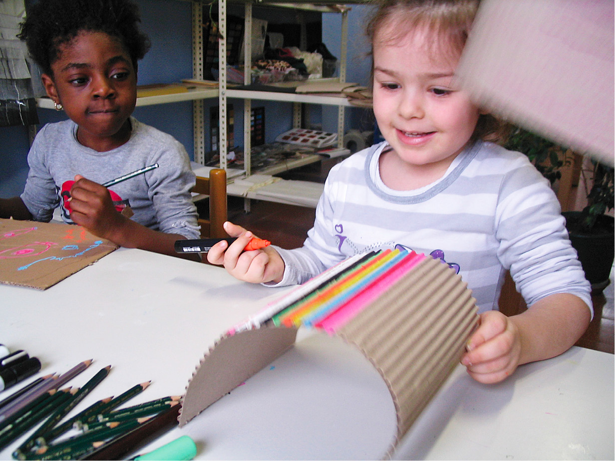 Mosaik aus Worten, Zeichen und Material